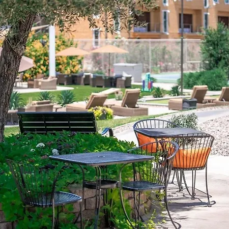 233 Fully Furnished 1Br Suite-Outdoor Pool